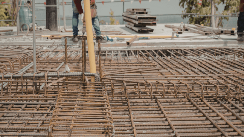 Entenda como o escoramento correto das lajes treliçadas evita riscos e assegura desempenho estrutural com Valderci Malagosini Machado.