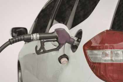 Entenda como, com as orientações de Felipe Schroeder dos Anjos, melhorar o consumo de combustível do seu carro de forma prática e eficiente.